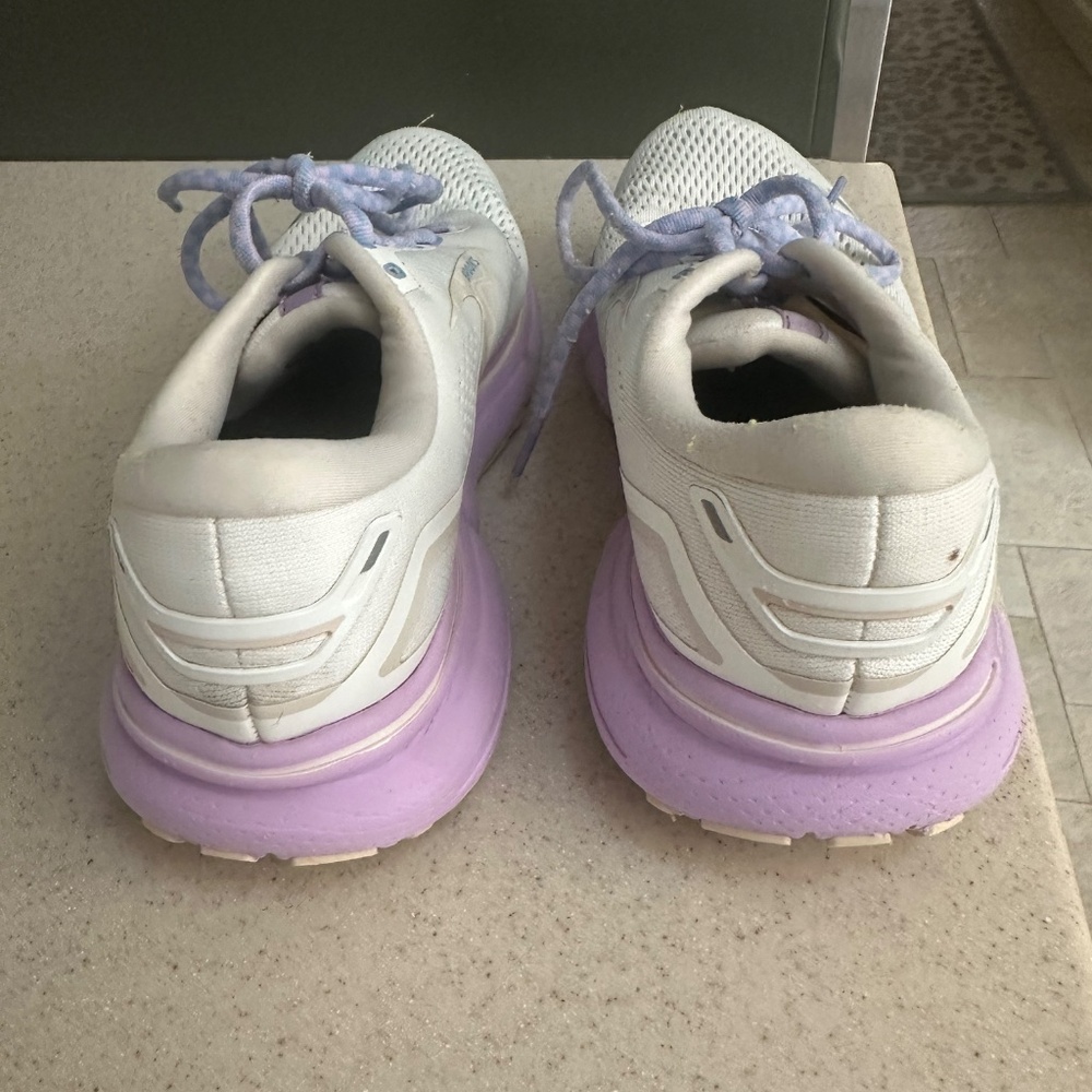 Brook’s ghost shoe - Picture 3 of 6